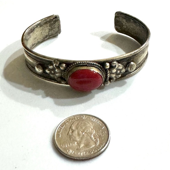 🥀 Vintage Carnelian Sterling Silver Balinese Cuff - Picture 6 of 7